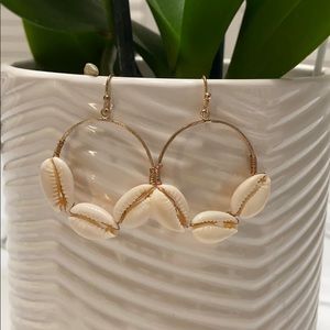 Shell hoop earrings